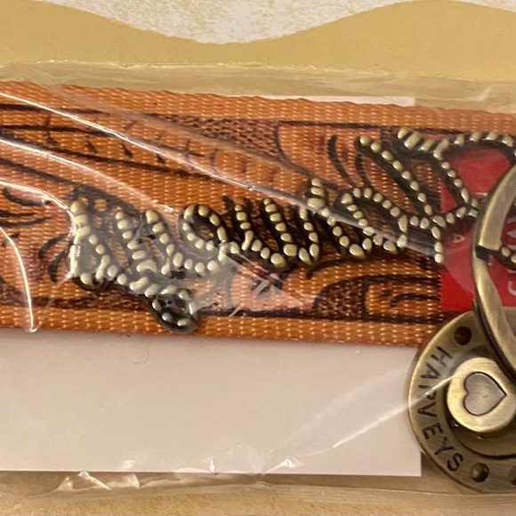 Harveys Cowgirl Release Tooled Leather (look) Key Charm - Picture 2 of 4